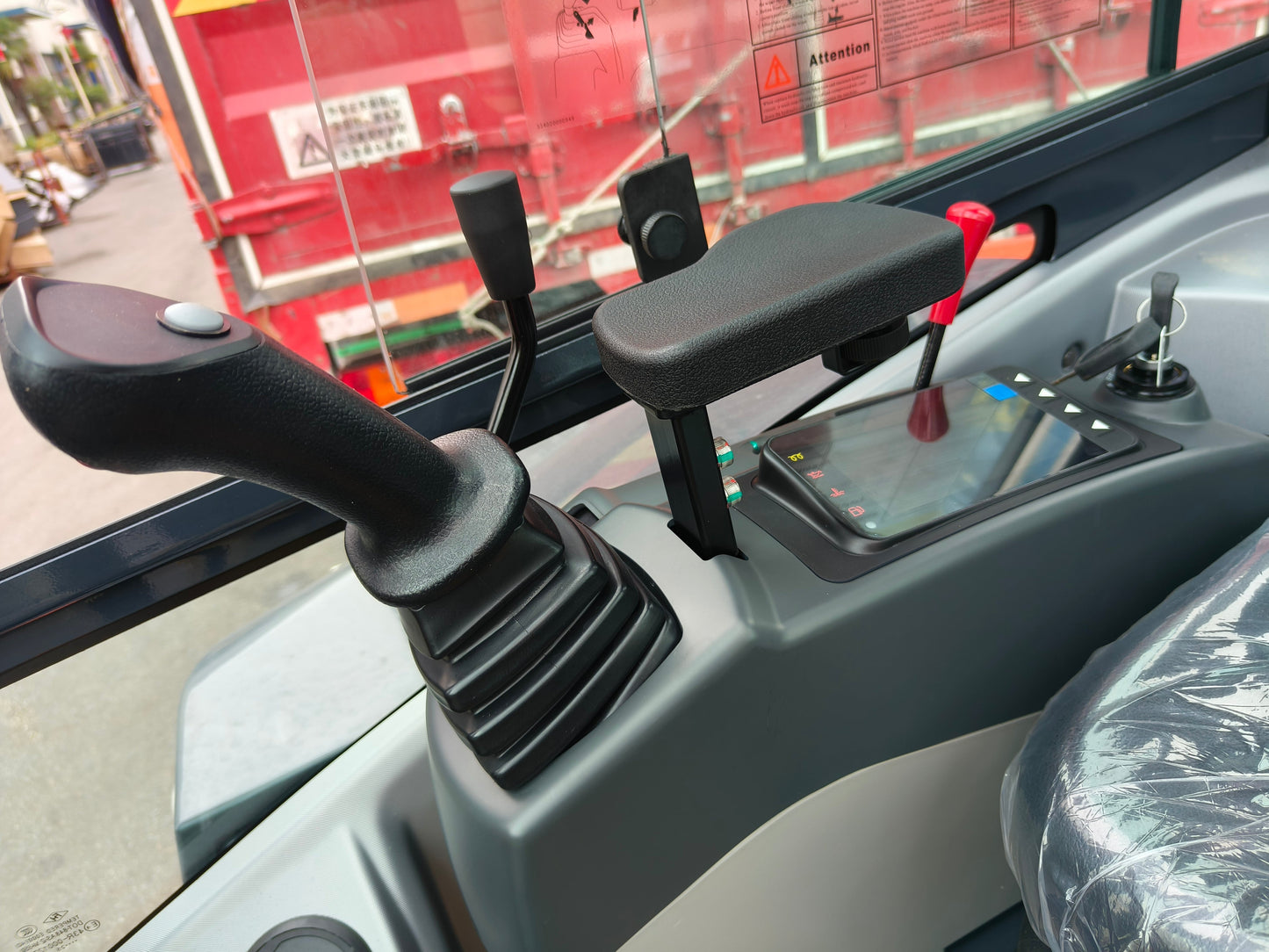 Cfgindustrial 3.5 Ton Mini Excavator with Kubota Diesel Engine, Hydraulic Thumb & Pilot Controls | CFG35UF