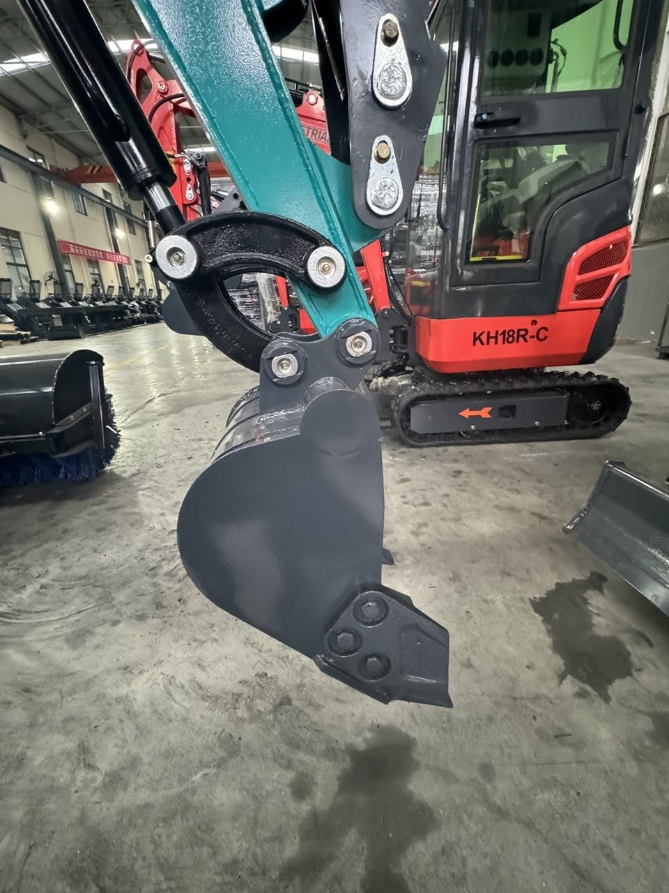 Cfgindustrial 1 Ton Mini Excavator with Hydraulic Thumb & Gasoline RATO Engine | AGT-KH16R