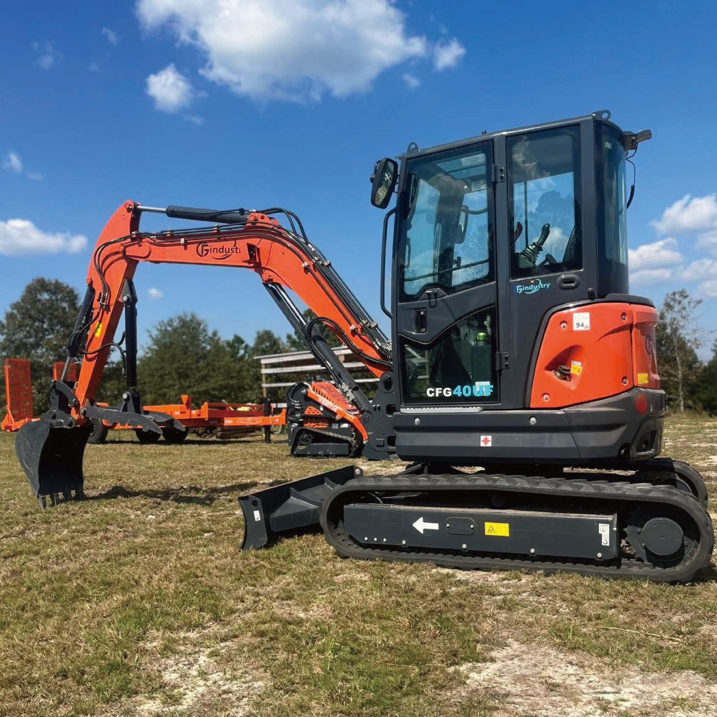 Cfgindustrial 4 Ton Mini Excavator with Kubota D1703 Engine with Hydraulic Thumb | CFG-40UF