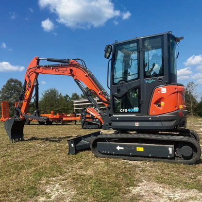 Cfgindustrial 4 Ton Mini Excavator with Kubota D1703 Engine with Hydraulic Thumb | CFG-40UF
