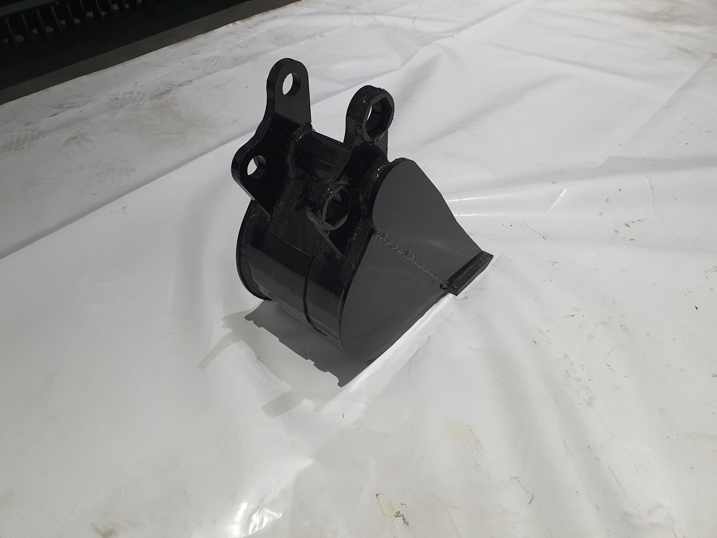 Cfgindustrial New 8 in Toothless Bucket withoutTeeth 200MM for 1-2 ton Mini Excavator | 12EX-WD08B