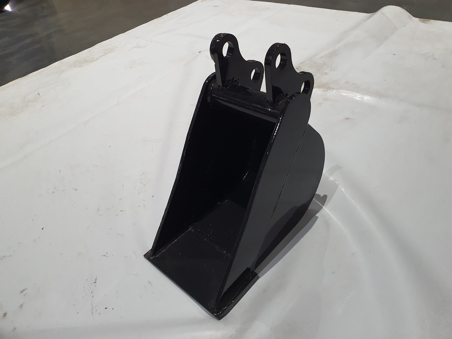 Cfgindustrial New 8 in Toothless Bucket withoutTeeth 200MM for 1-2 ton Mini Excavator | 12EX-WD08B