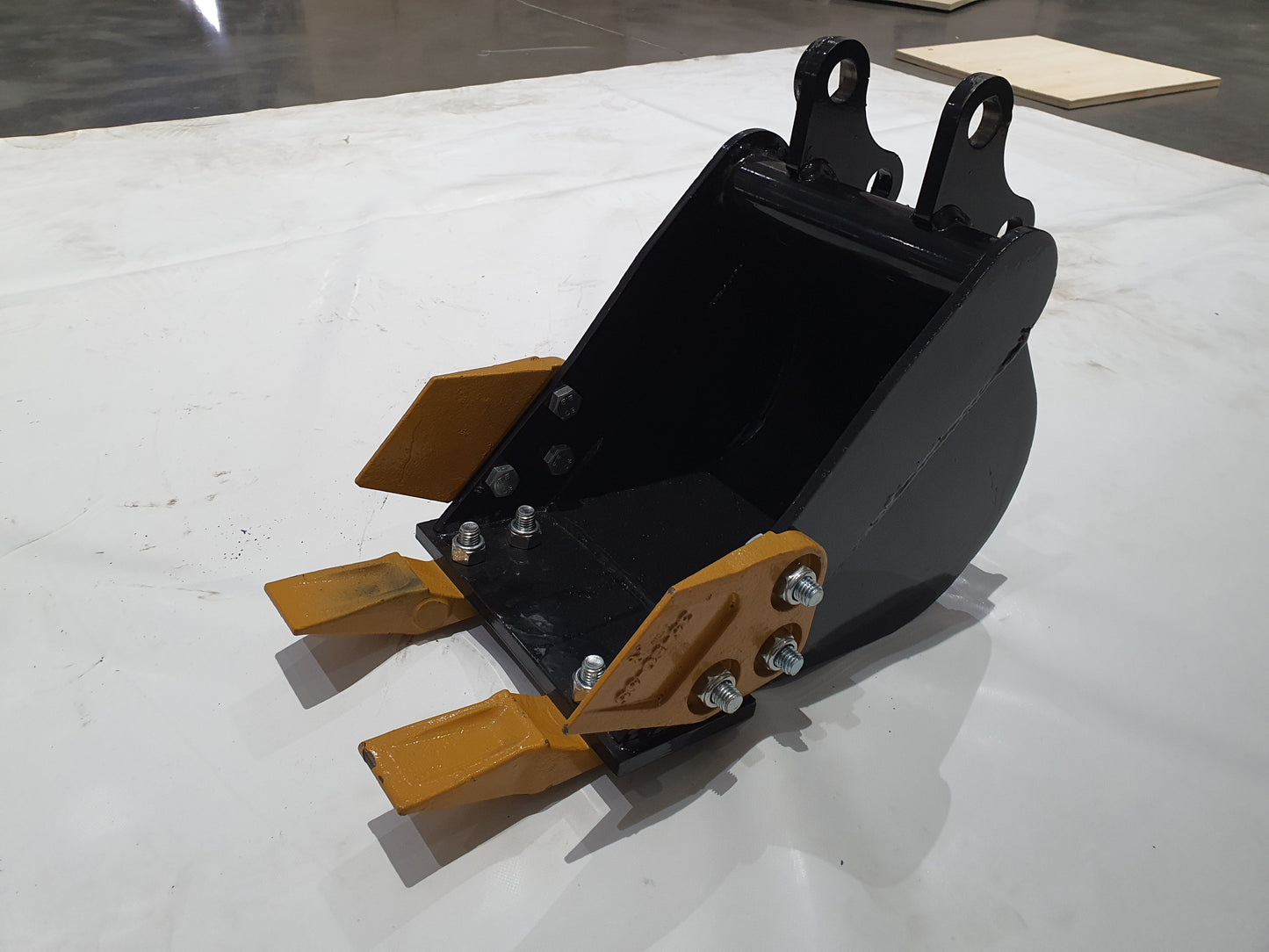 Cfgindustrial 12in Tooth Bucket with Teeth For H12/QH12 Mini Excavator Digger Attachment | AGT-12EX-WD12