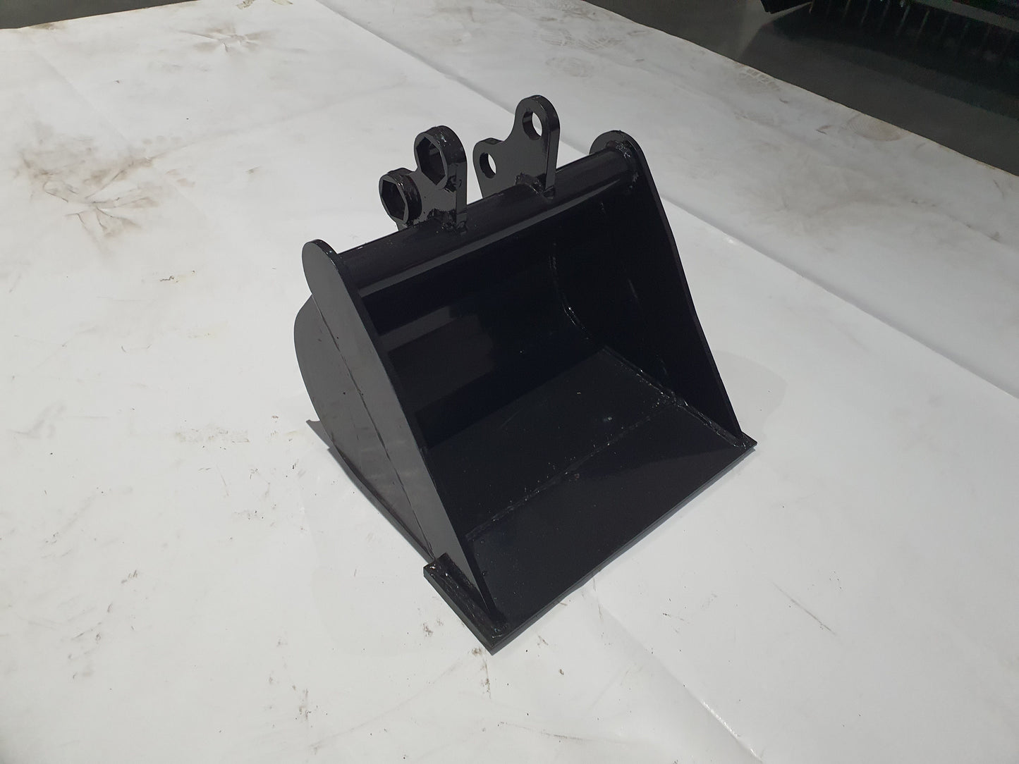 Cfgindustrial 15in Mini Excavator Toothless Bucket without Teeth Buckets | AGT-12EX-WD15B
