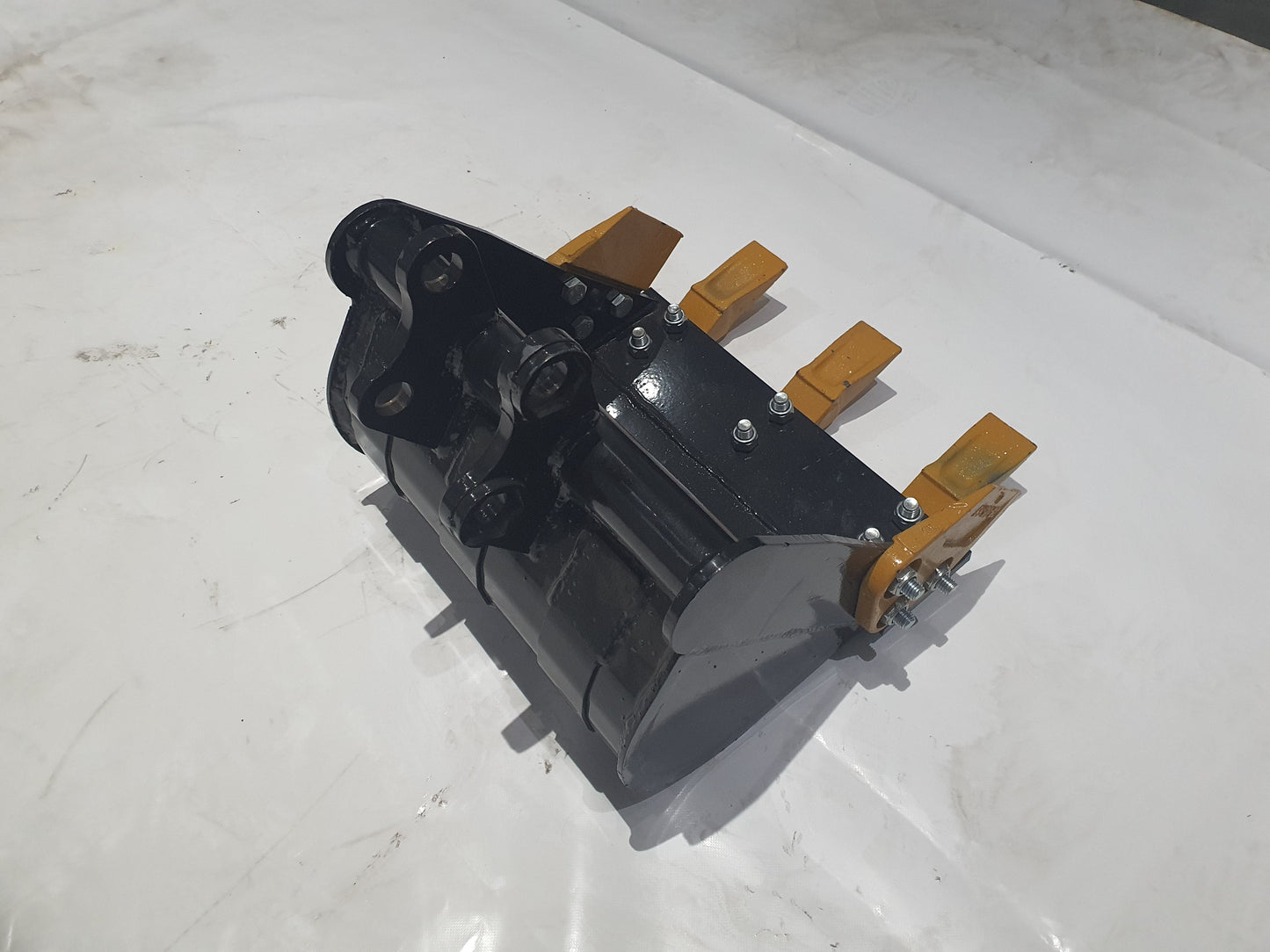 Cfgindustrial 16" Bucket With Teeth For Mini Excavators | AGT-12EX-WD16