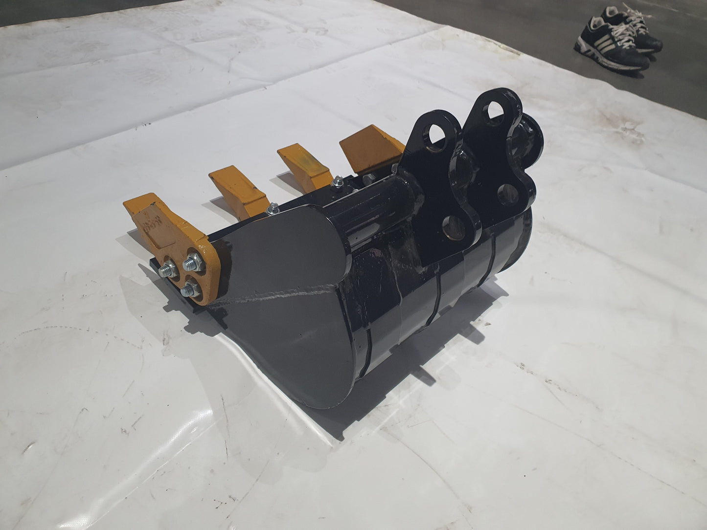 Cfgindustrial 16" Bucket With Teeth For Mini Excavators | AGT-12EX-WD16