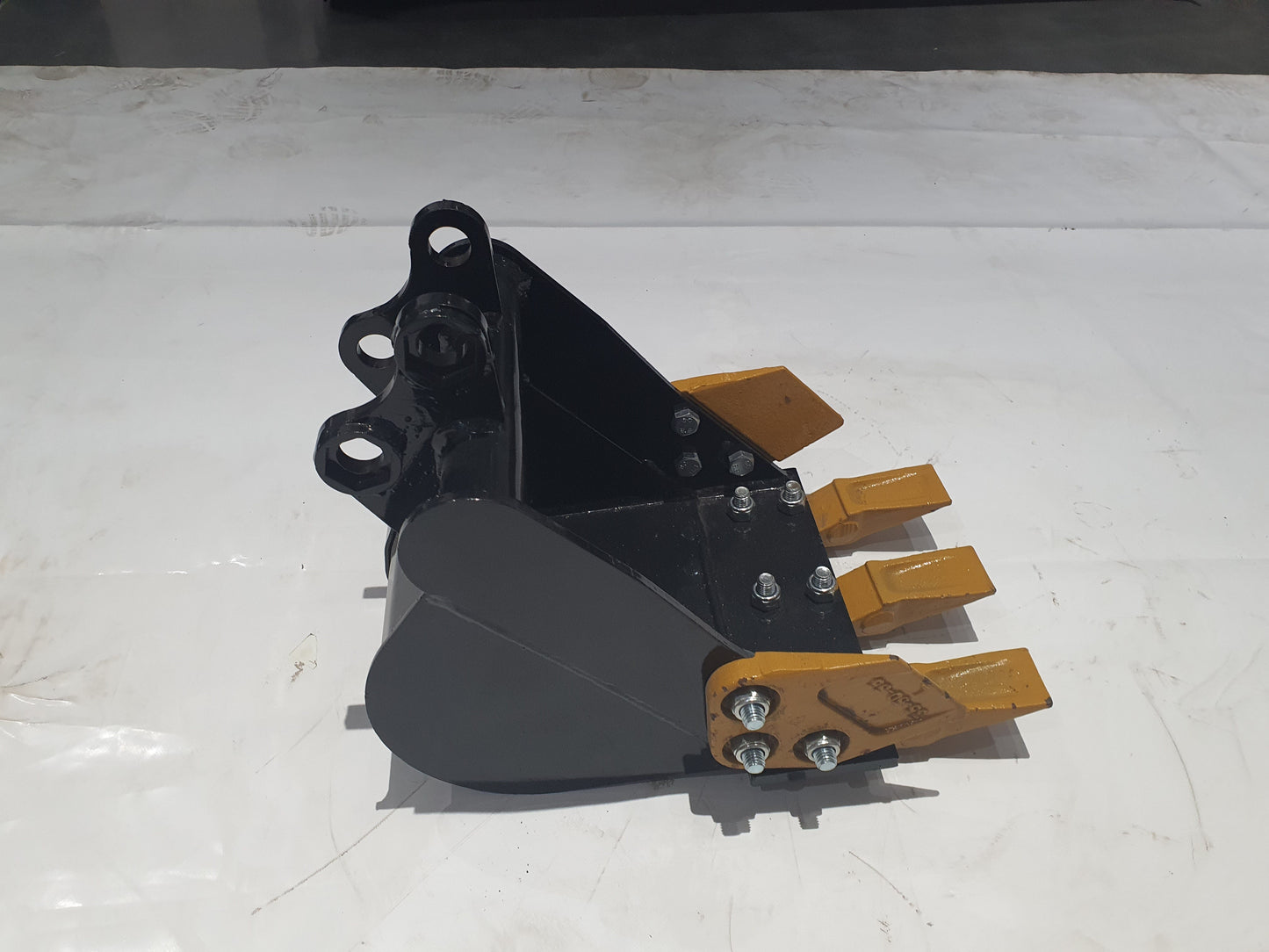 Cfgindustrial 16" Bucket With Teeth For Mini Excavators | AGT-12EX-WD16