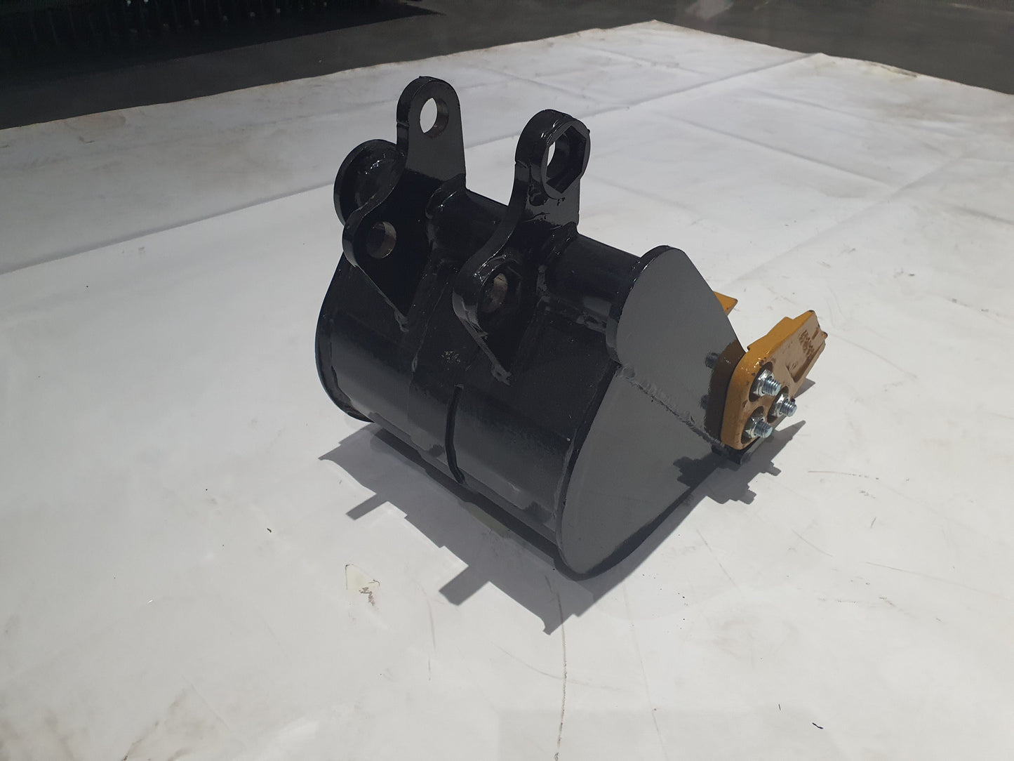 Cfgindustrial 16" Bucket With Teeth For Mini Excavators | AGT-12EX-WD16