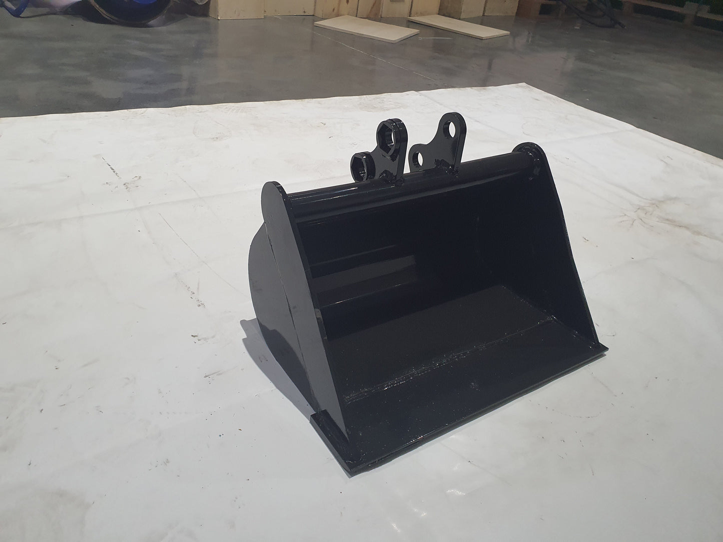 Cfgindustrial 600mm Toothless Rock Bucket for Mini Excavators | AGT-12EX-WD24B