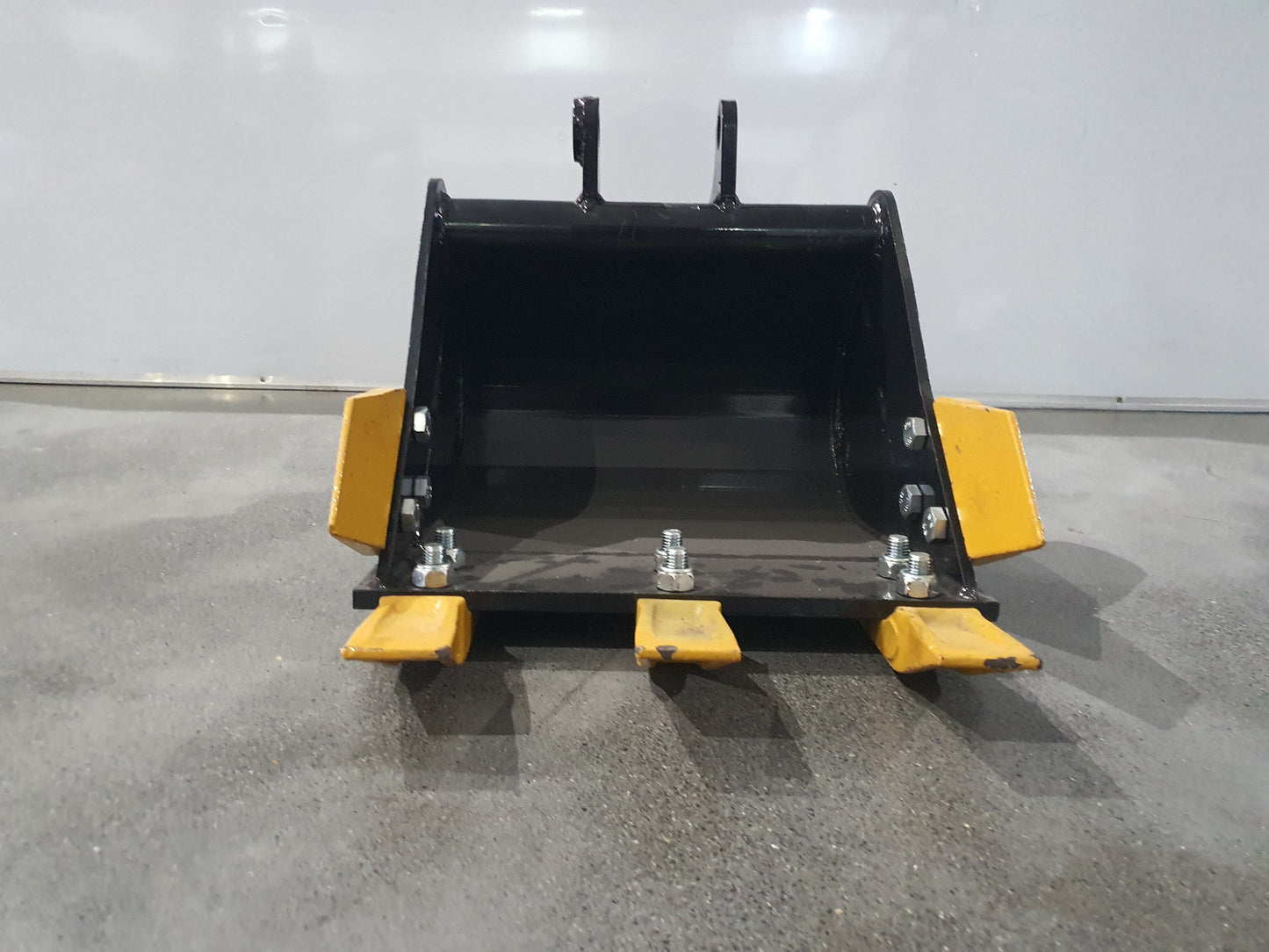 Cfgindustrial 24" Bucket With Teeth For 1 Ton 2 Ton Mini Excavator | 12EX-WD24