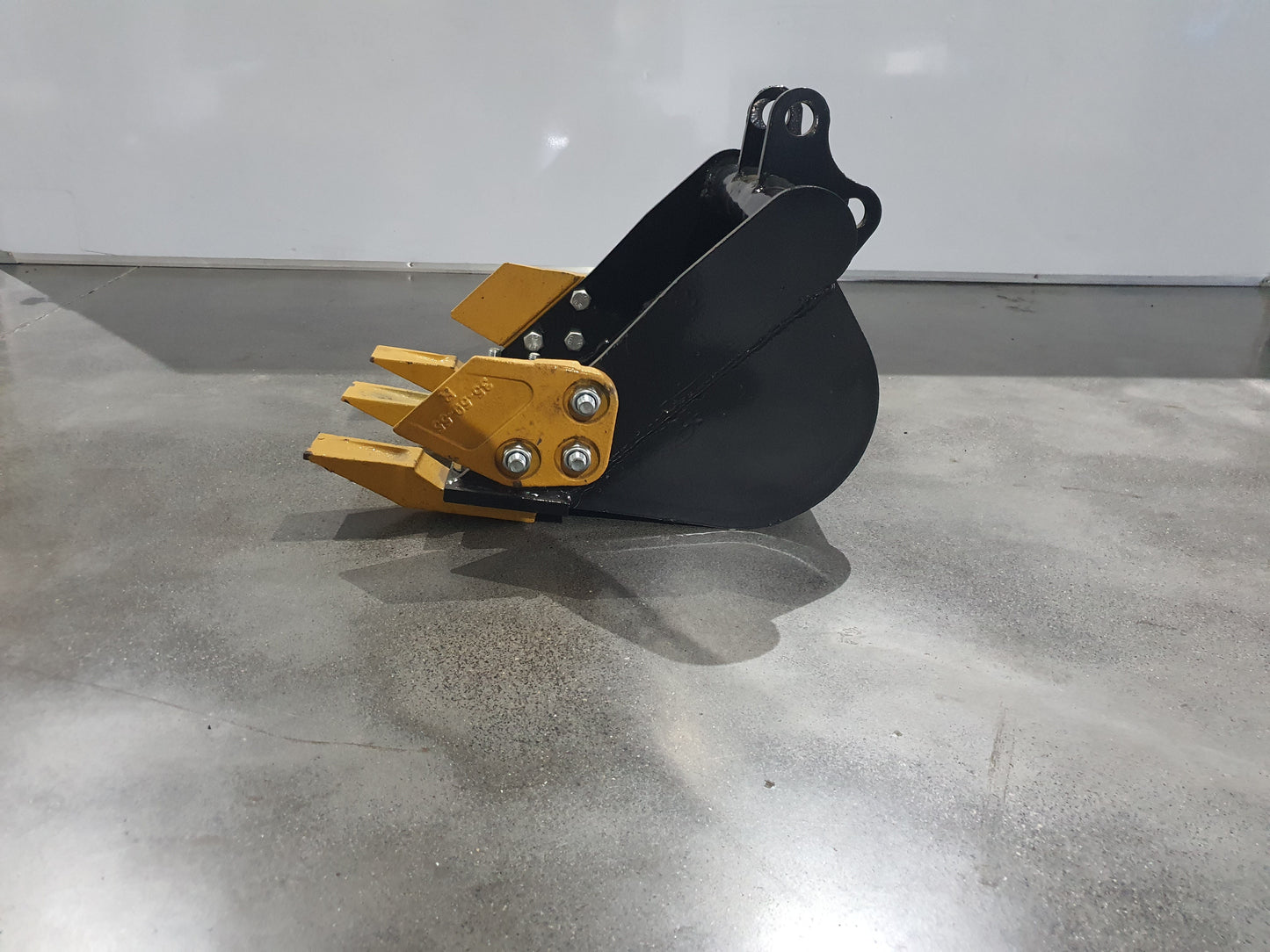 Cfgindustrial 24" Bucket With Teeth For 1 Ton 2 Ton Mini Excavator | 12EX-WD24