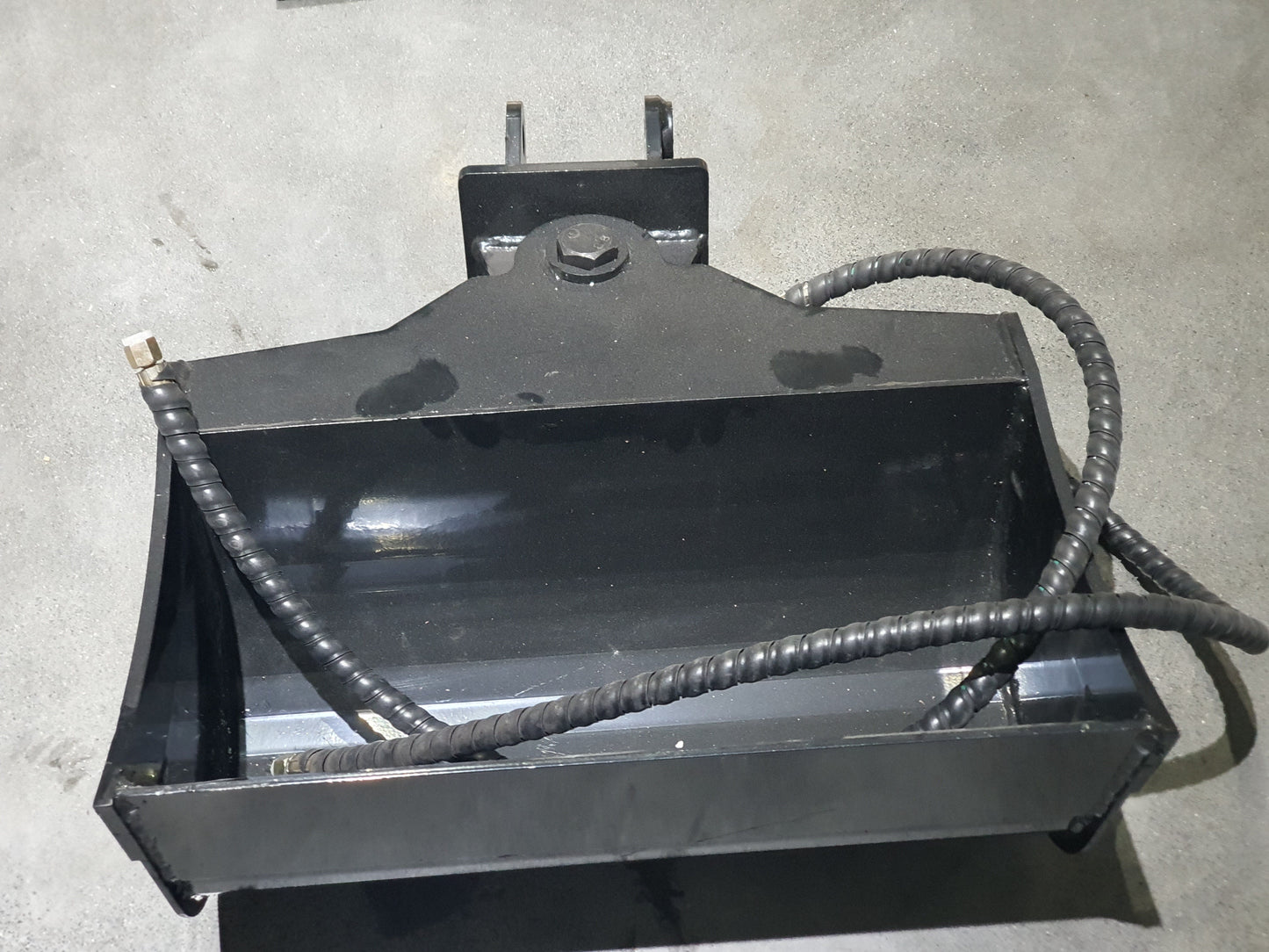 Cfgindustrial Tilt Bucket 24" 32“ and 40”  for Mini Excavators | 12EX-QXD