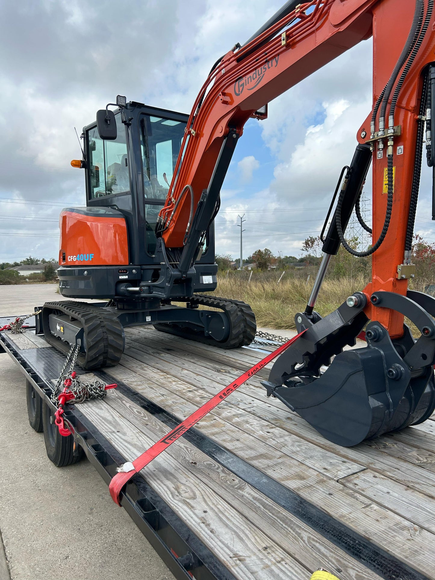 Cfgindustrial 4 Ton Mini Excavator with Kubota D1703 Engine with Hydraulic Thumb | CFG-40UF