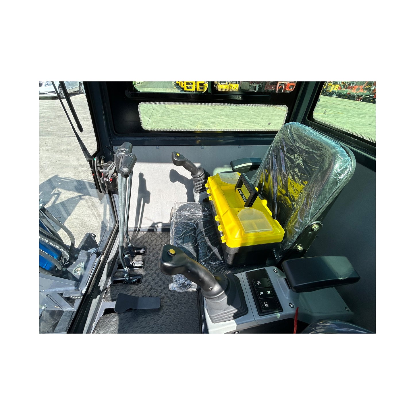 Cfgindustrial 2 Ton Hydraulic Crawler Excavator with Cab, 28 HP Rato 825 Gasoline Engine | MY50R