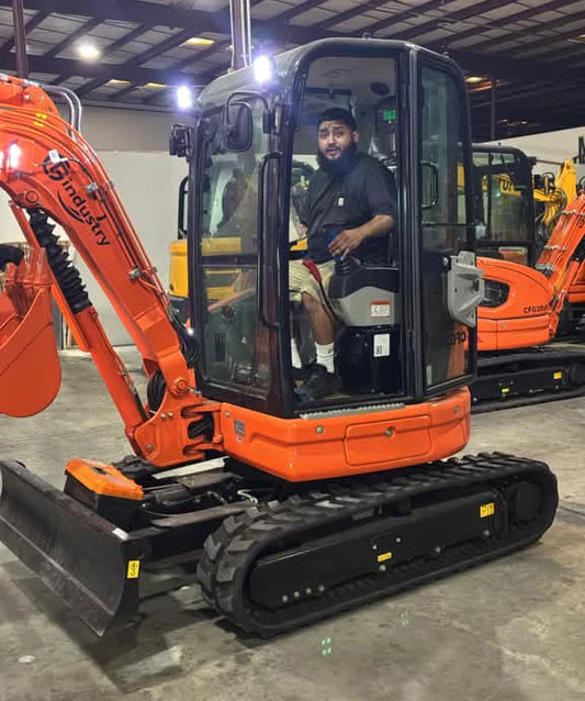 2.8 Ton Mini Excavator with Kubota Diesel Engine, Hydraulic Thumb, 4-Way Blade & Quick Coupler | CFG35UF-L