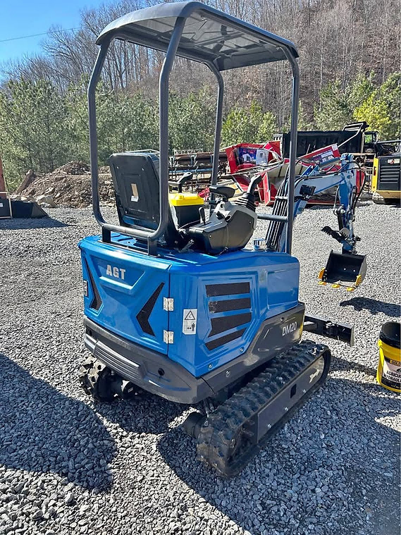 Cfgindustrial 1.3 Ton Mini Excavator with 13.7 HP Kubota D722 Diesel Engine | DM20