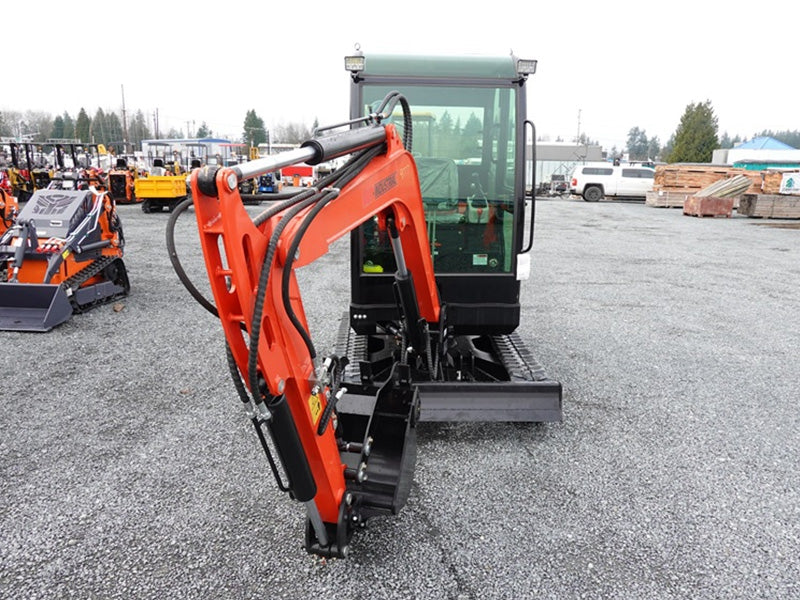 Cfgindustrial 2.5 Ton Mini Excavator with Rato 825 21kW Engine & Hydraulic Thumb | QNT50R