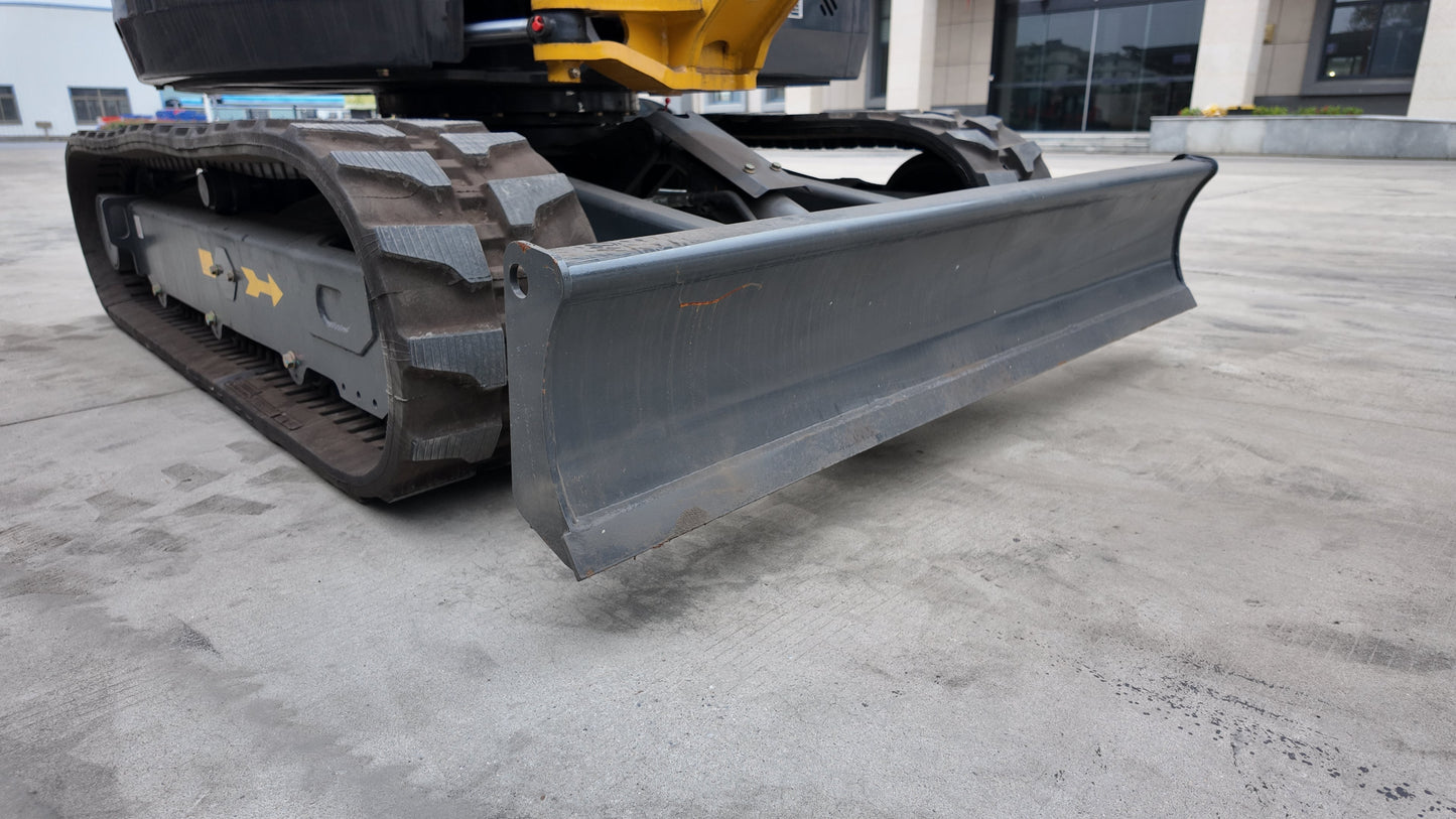 Cfgindustrial 2.8 Ton Yanmar Diesel Engine Mini Excavator with Hydraulic Thumb | CFG-STE35SR
