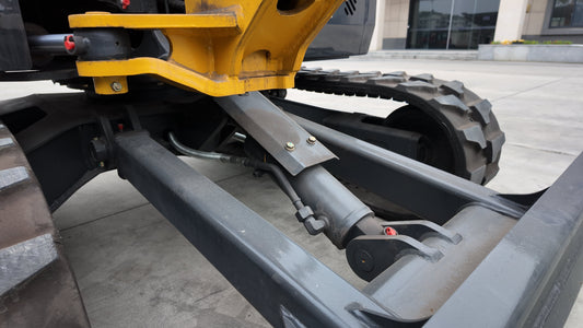 Cfgindustrial 2.8 Ton Yanmar Diesel Engine Mini Excavator with Hydraulic Thumb | CFG-STE35SR