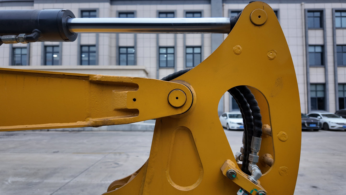 Cfgindustrial 2.8 Ton Yanmar Diesel Engine Mini Excavator with Hydraulic Thumb | CFG-STE35SR