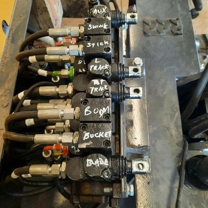 AGT 1 Ton, 13.5 HP RATO Engine Mini Excavator with Pilot Control | AGT-H15R
