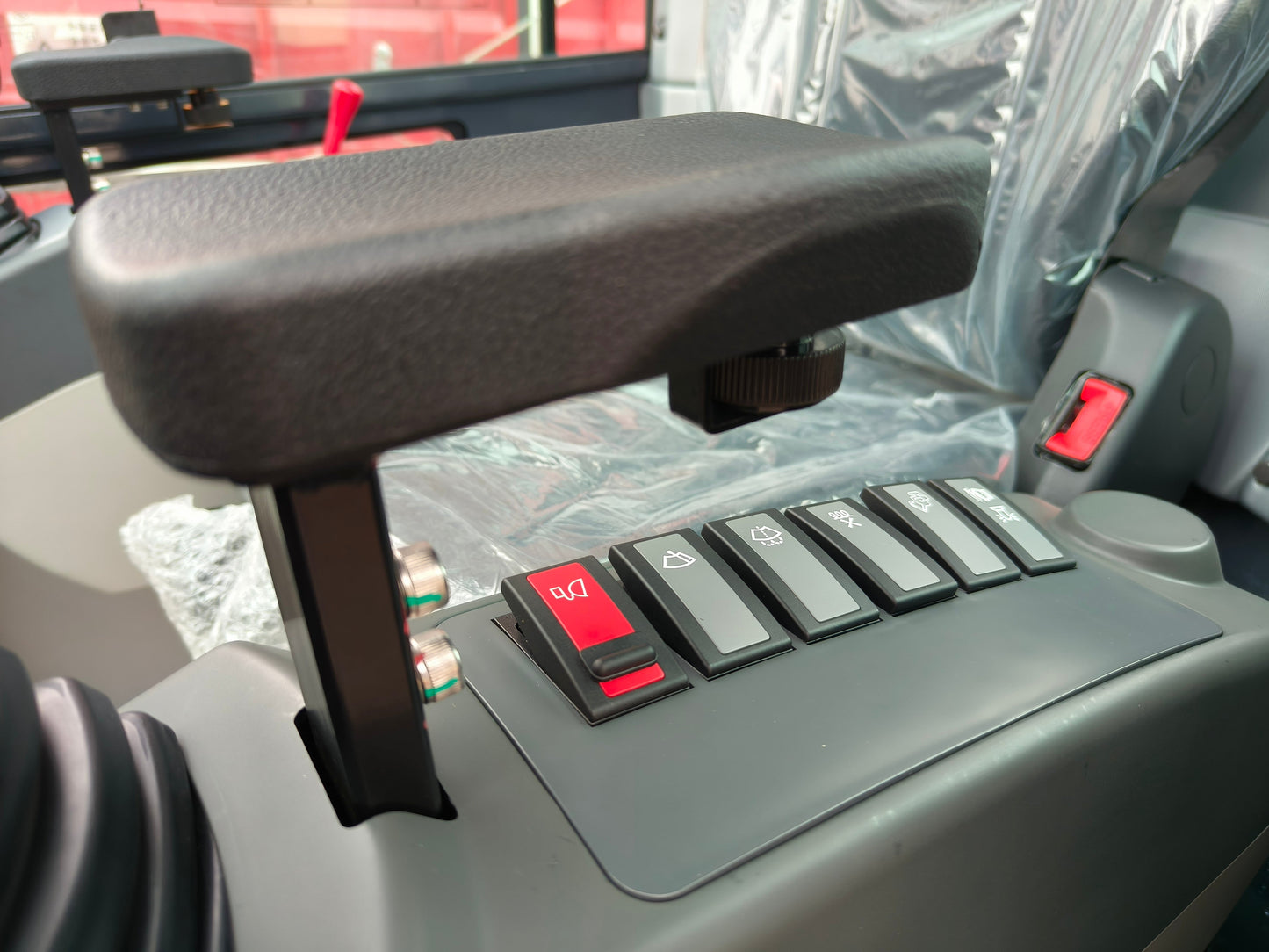 Cfgindustrial 3.5 Ton Mini Excavator with Kubota Diesel Engine, Hydraulic Thumb & Pilot Controls | CFG35UF