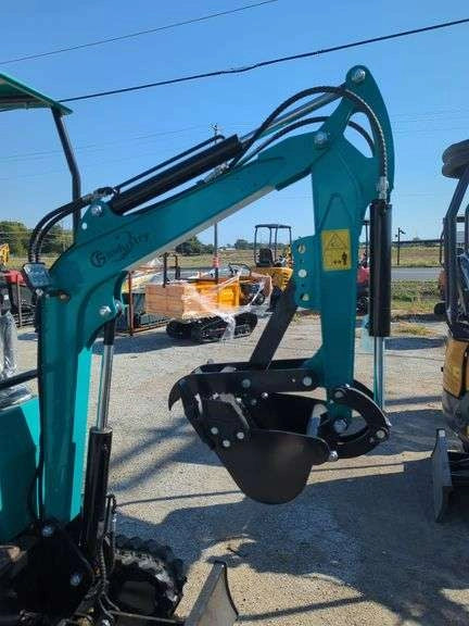 Cfgindustrial 1 Ton Mini Excavator Rato Engine w/ 16" Digging Bucket | QH12R
