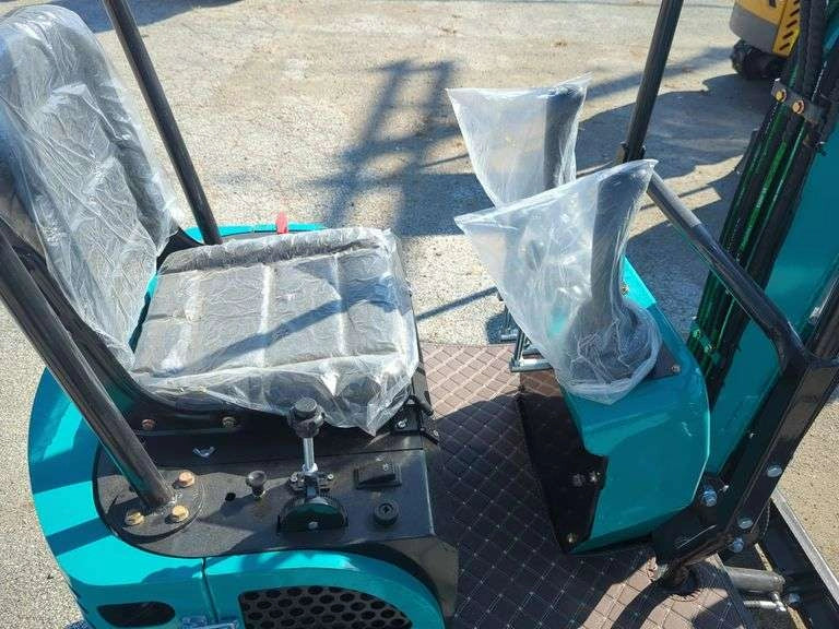 Cfgindustrial 1 Ton Mini Excavator Rato Engine w/ 16" Digging Bucket | QH12R