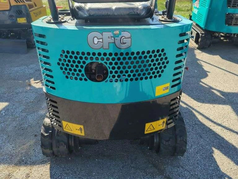 Cfgindustrial 1 Ton Mini Excavator Rato Engine w/ 16" Digging Bucket | QH12R