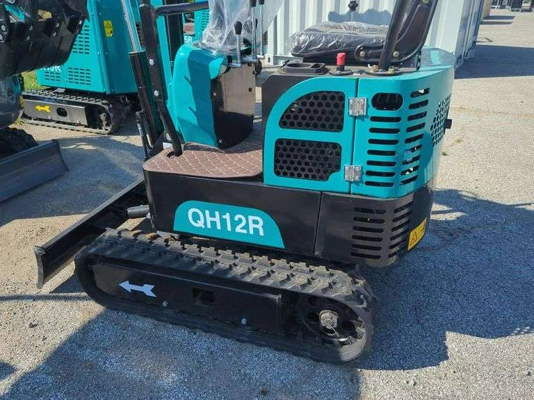 Cfgindustrial 1 Ton Mini Excavator Rato Engine w/ 16" Digging Bucket | QH12R