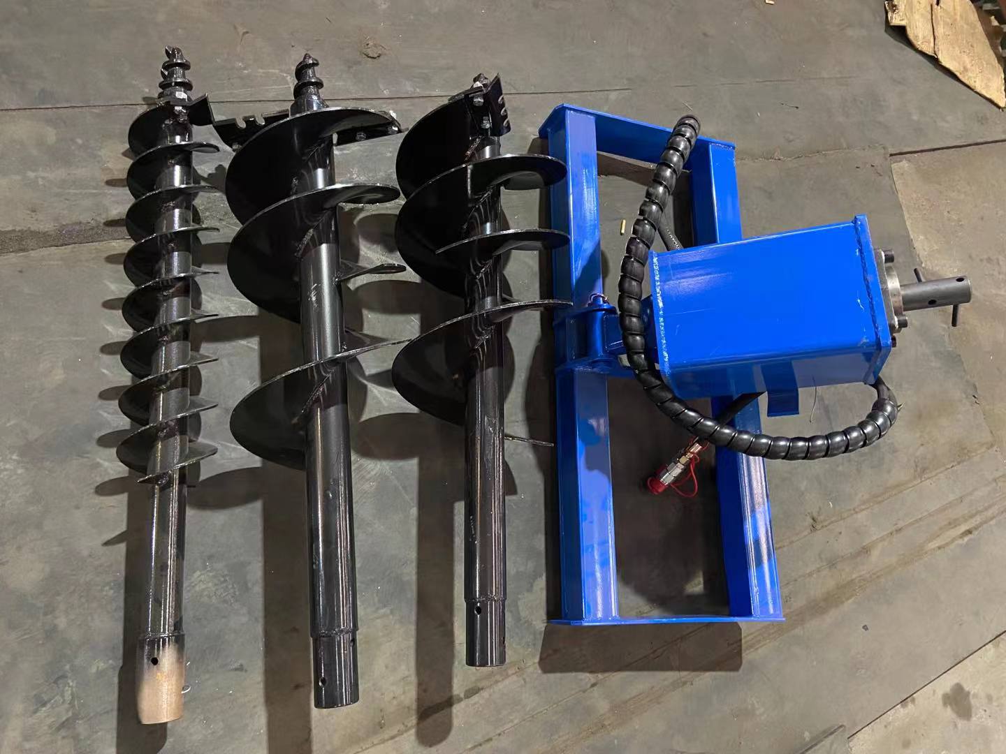 Cfgindustrial Heavy Duty Skid Steer Hydraulic Auger Attachment with 6", 12" & 14" Bits | AGT-SSECAG-Y-BL